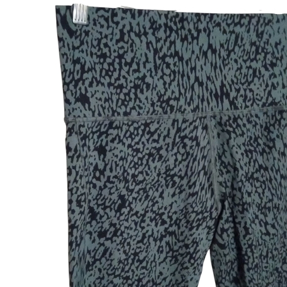 Athleta Salutation Stash Pocket 2 Printed 7/8 Tights Pockets Size 1X - Picture 3 of 9